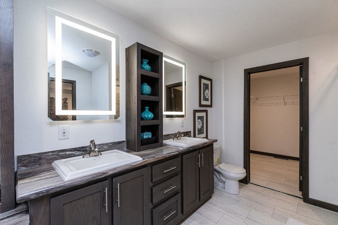 The lincoln 185010 bathroom home features