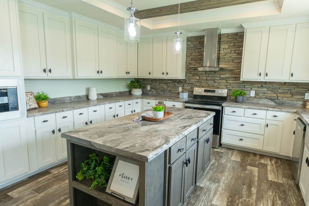 Lynn kitchen home features