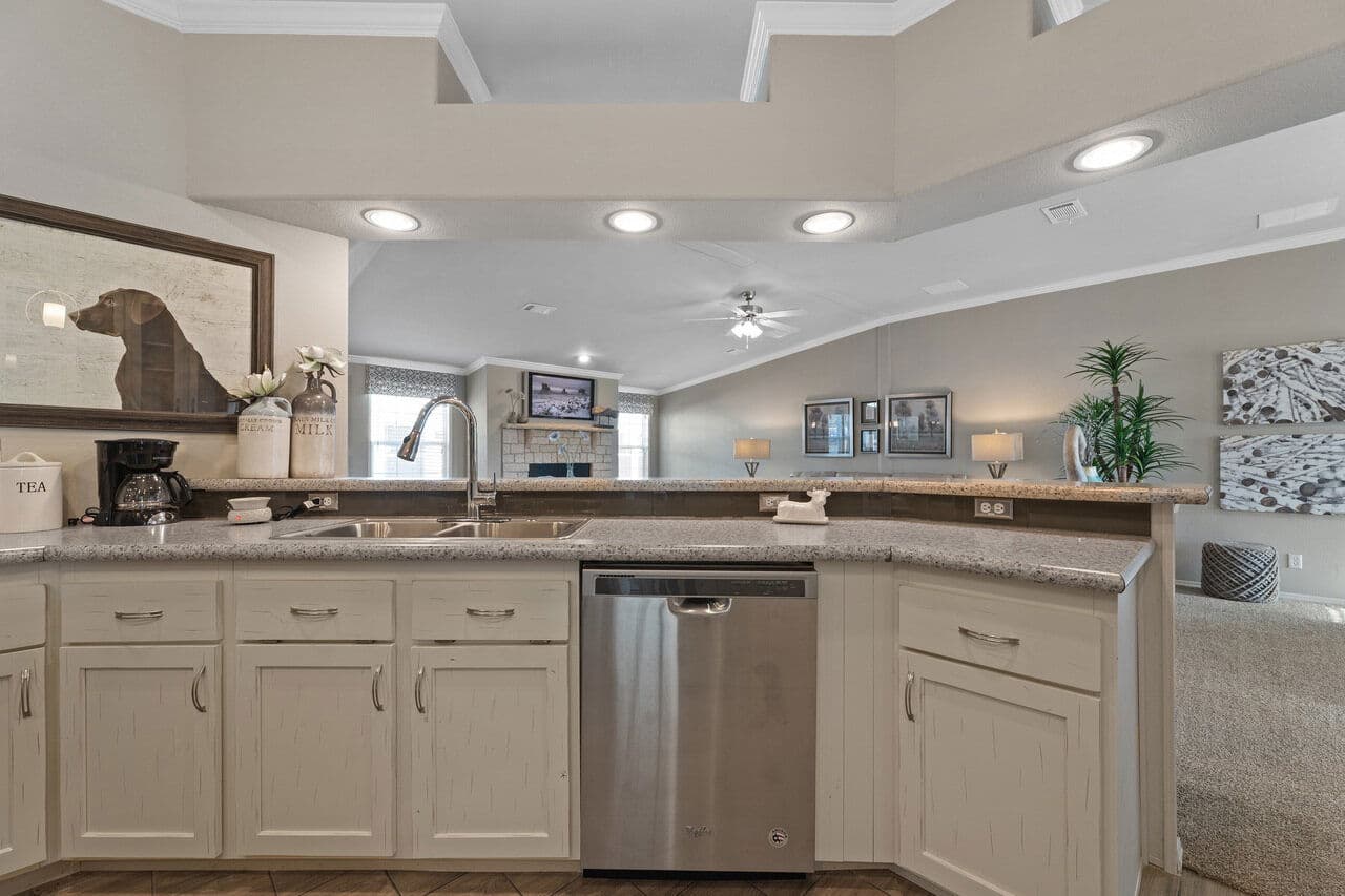 Hacienda iii 41764a kitchen home features