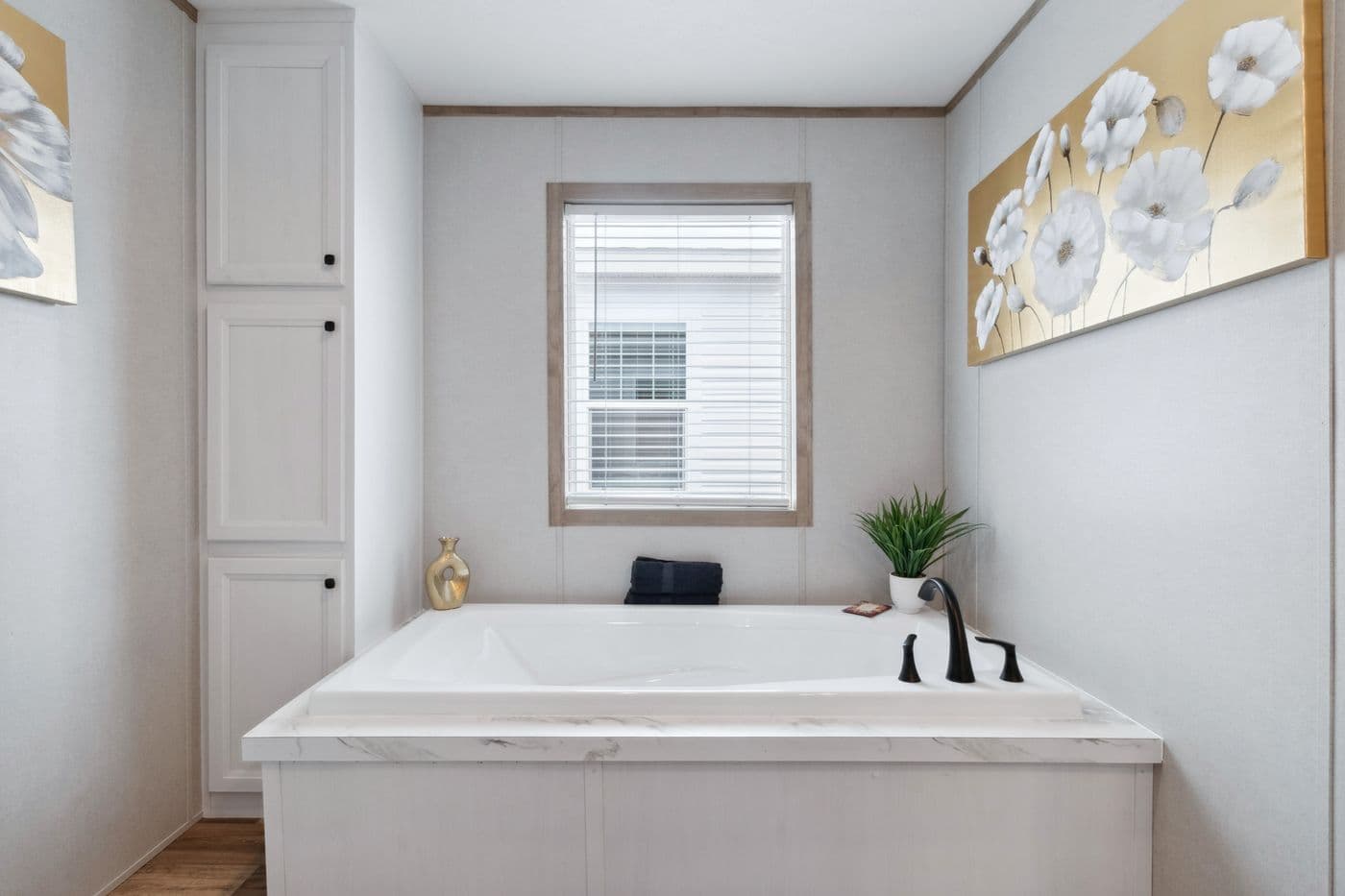 The real deal bathroom home features