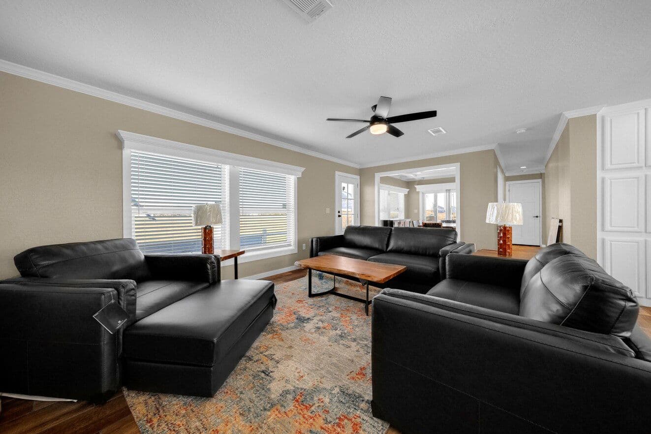 Sapphire 28663a interior home features