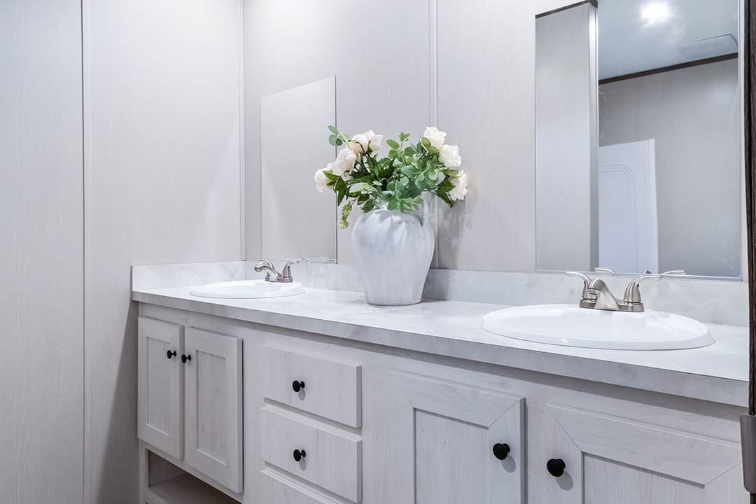 Select 16723i bathroom home features