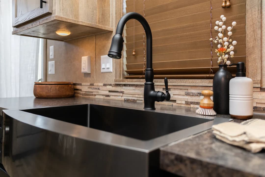 Island 4809b kitchen home features