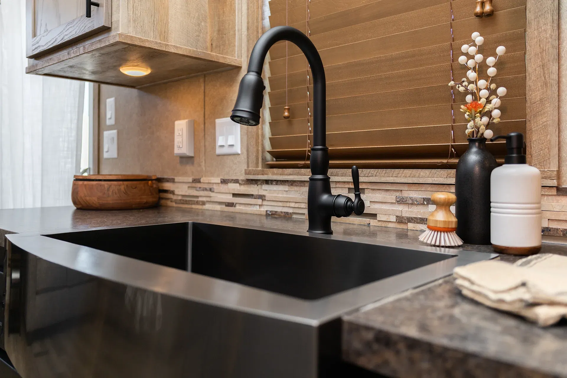 Island 4809b kitchen home features