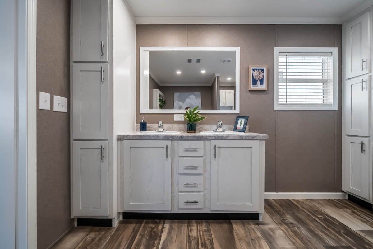 Ruby bathroom home features