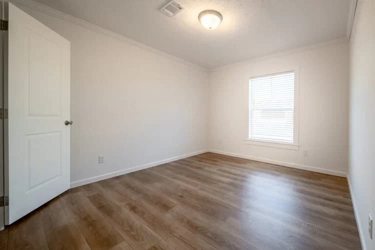 Wilson bend bedroom home features