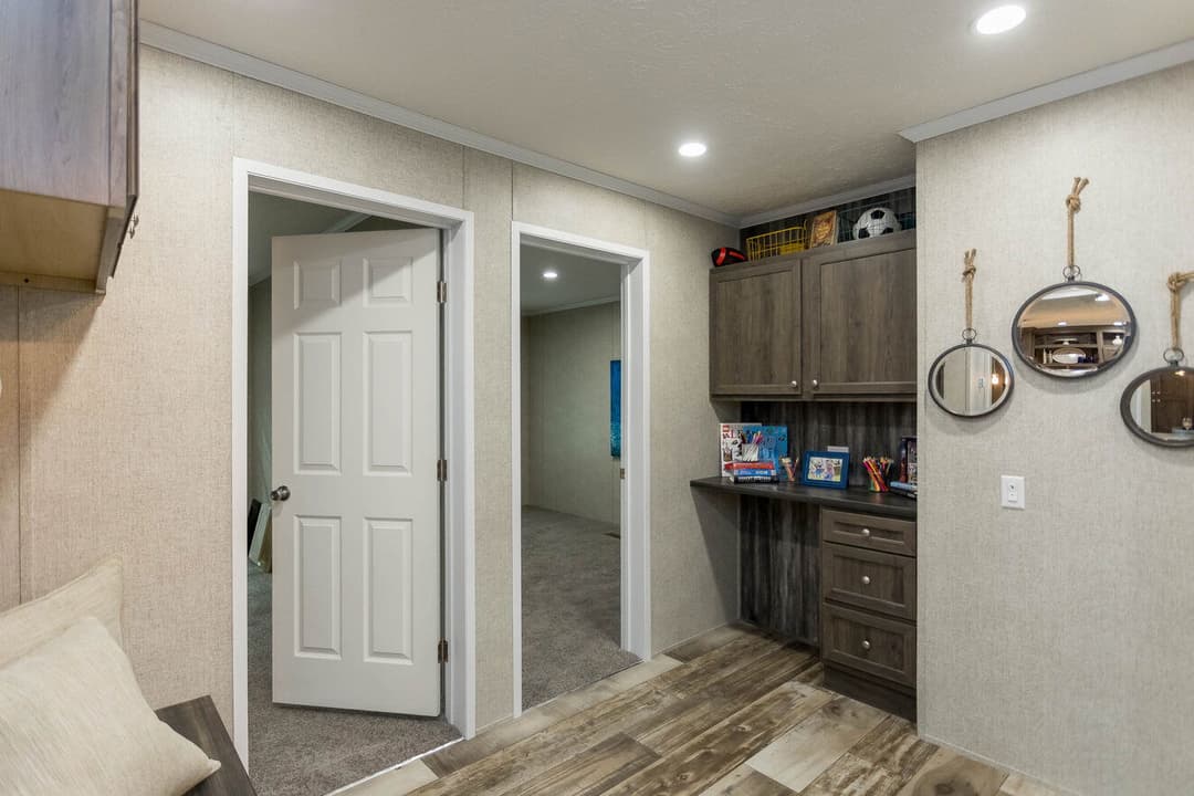 Goddard 24027 interior home features