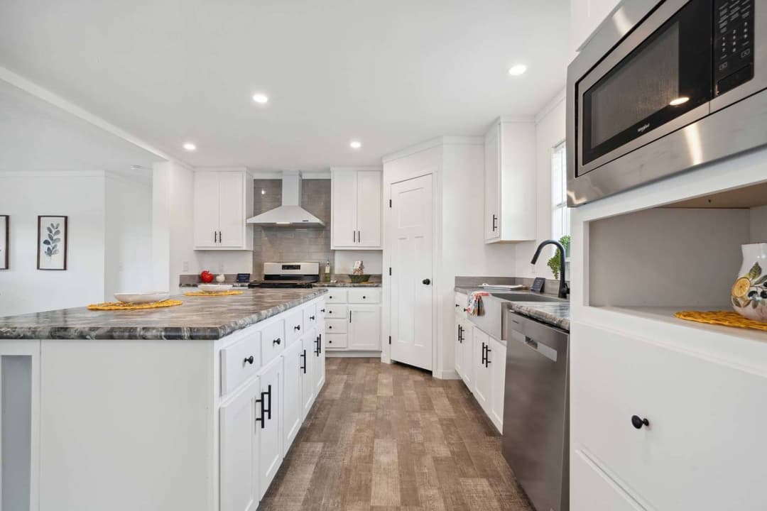 Pursuit kitchen home features