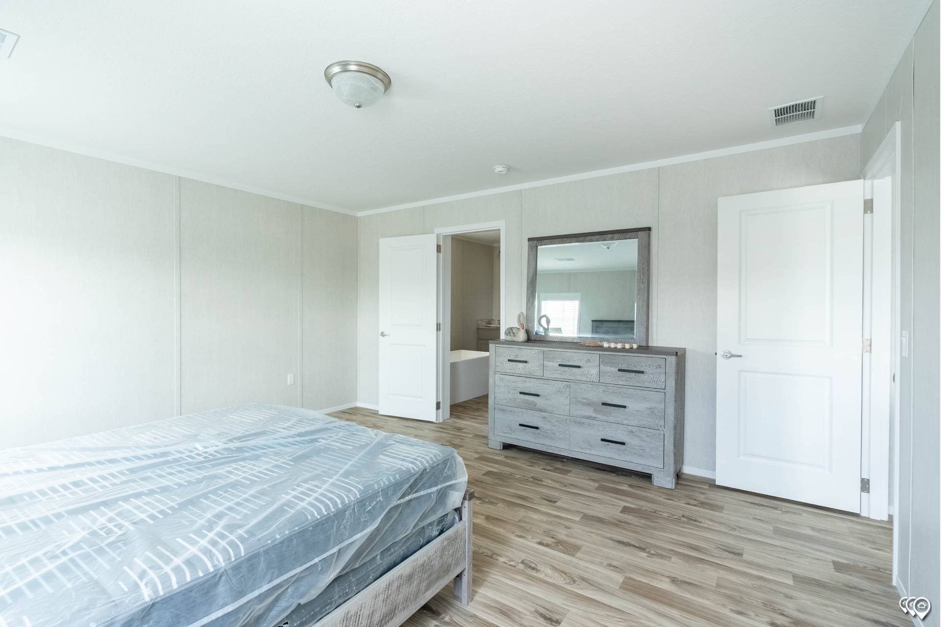 Arc3270-9002 bathroom home features