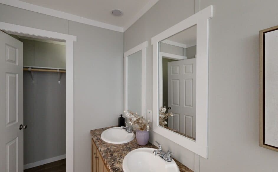 Sierra 266 bathroom home features