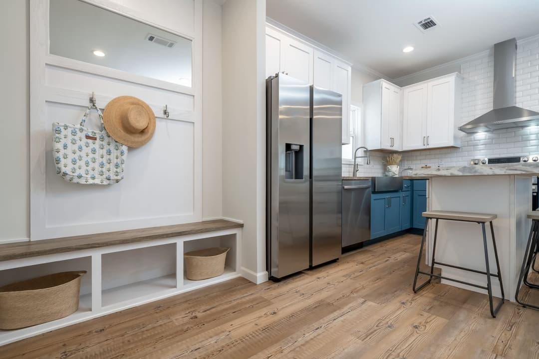 Tiffany kitchen home features