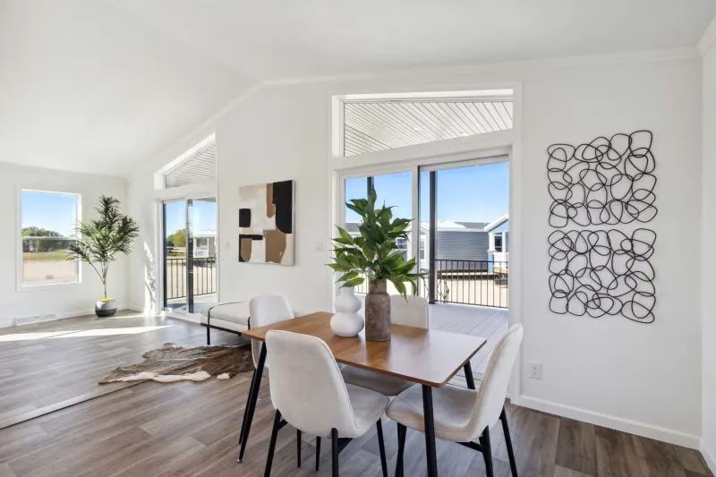 Wood manor d505 interior home features