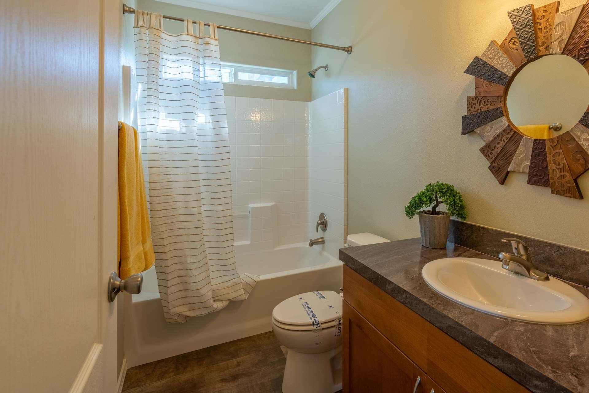 Rc2756d bathroom home features