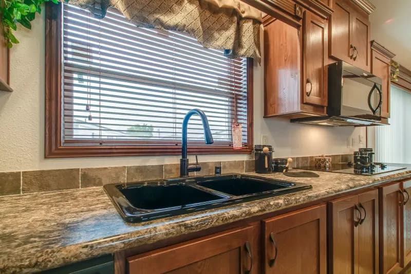 Lexington a260 kitchen home features