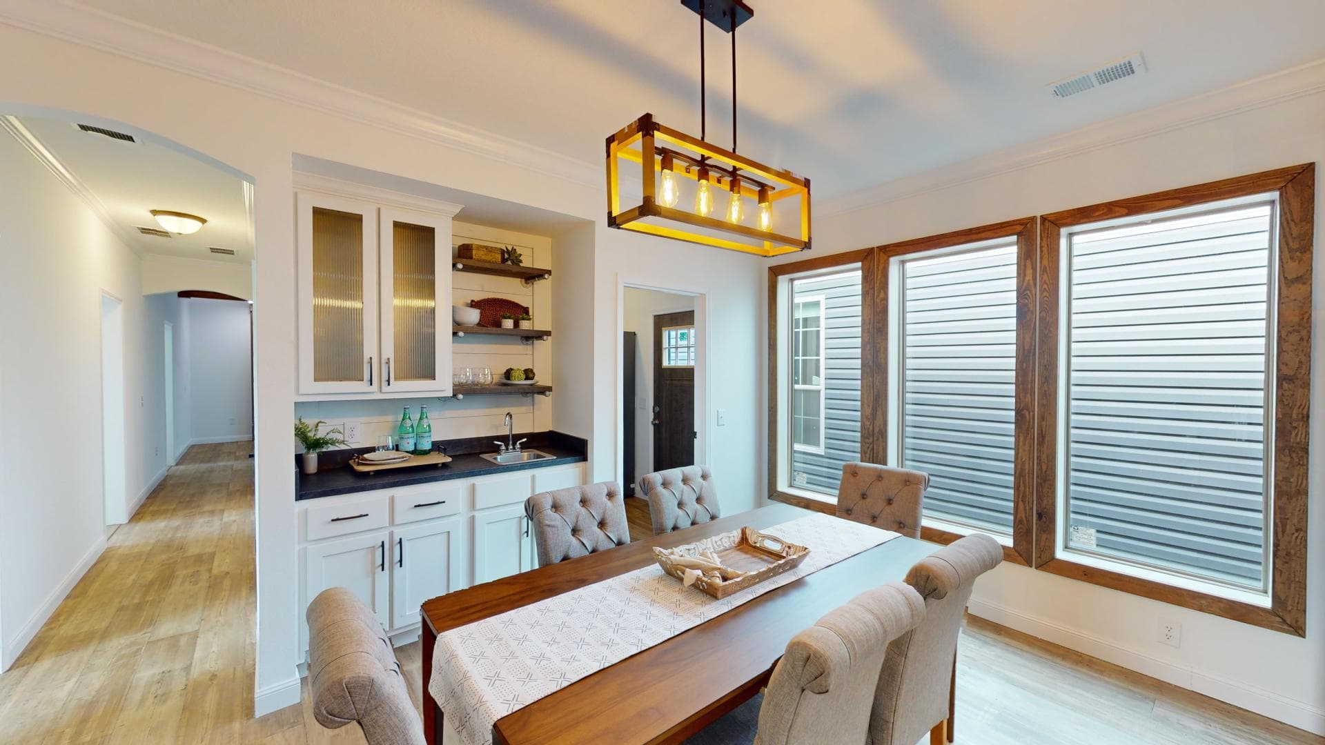 Pri3284-2010-2 interior home features