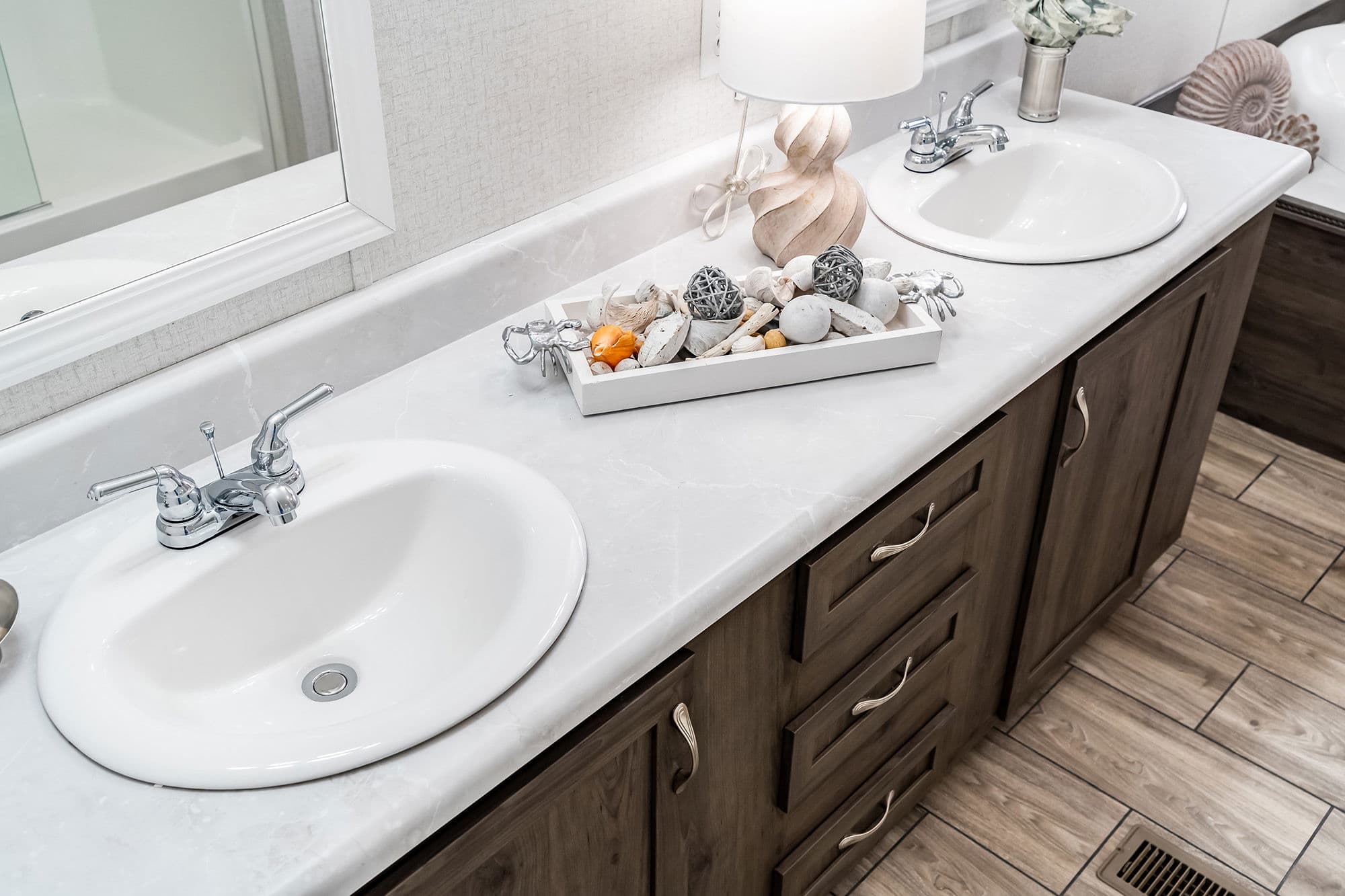 Md-40-32 bathroom home features