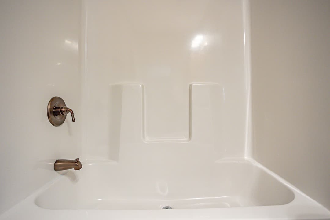 Doublewide s-28×56-32flp bathroom home features