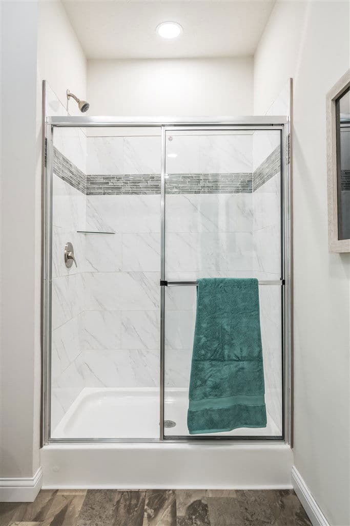 Ultra 13 bathroom home features