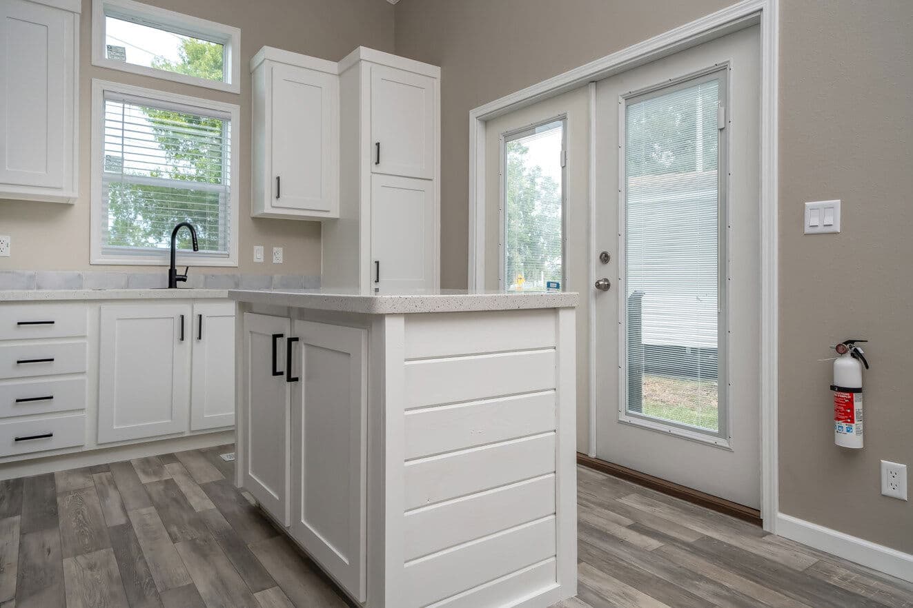 Eagle 11351g kitchen home features