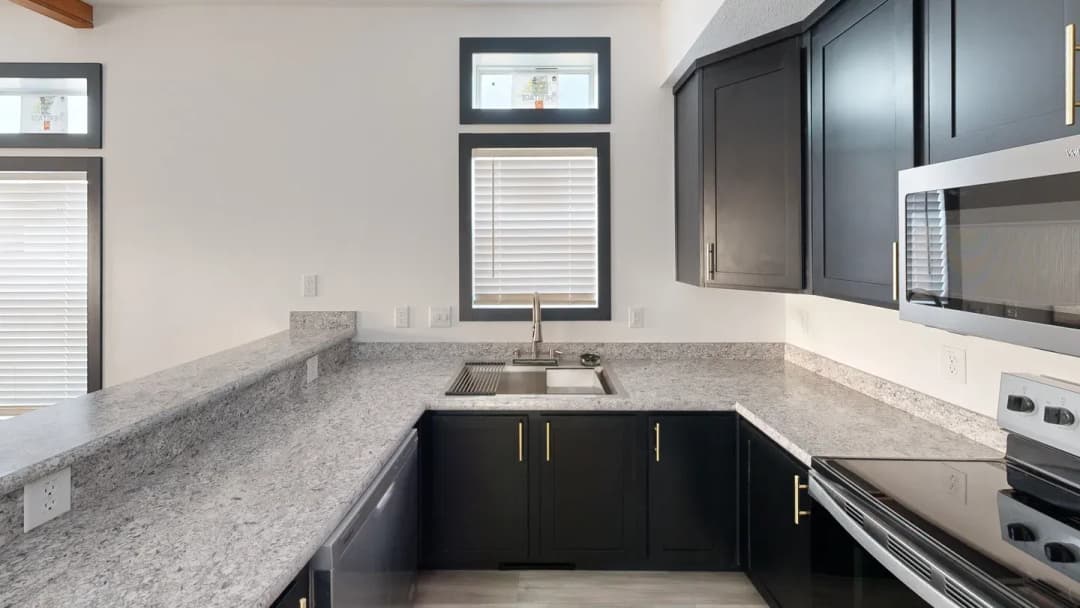 6481ls (16’ stretch) kitchen home features