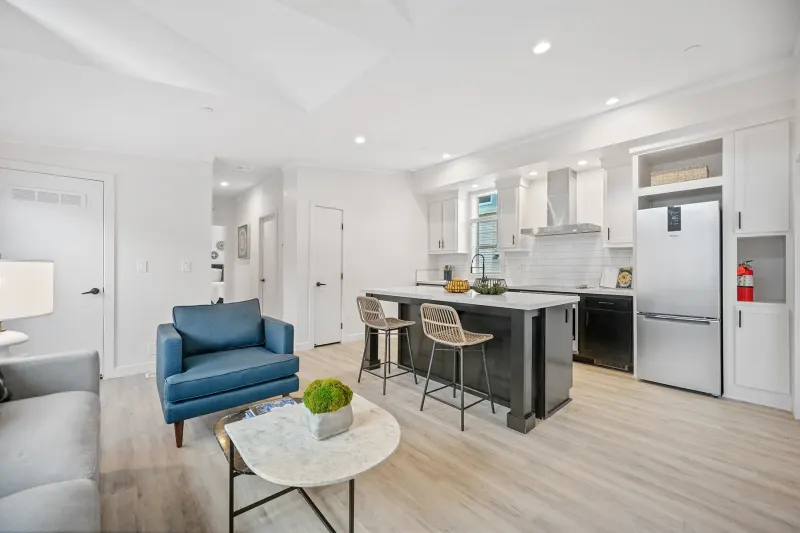 Gs 790 adu interior home features