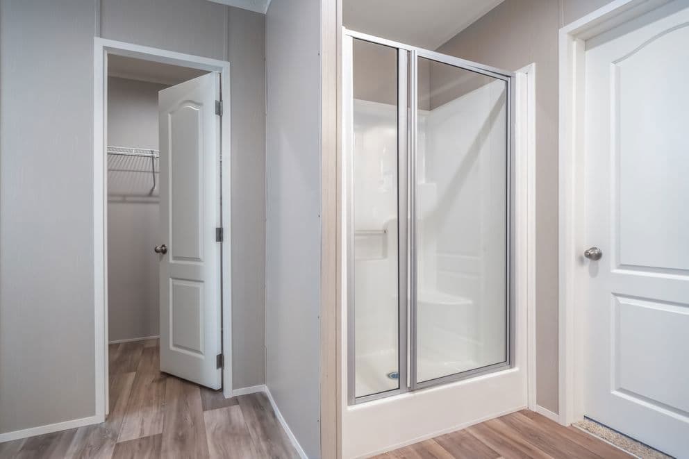 Tradition 2868b bathroom home features