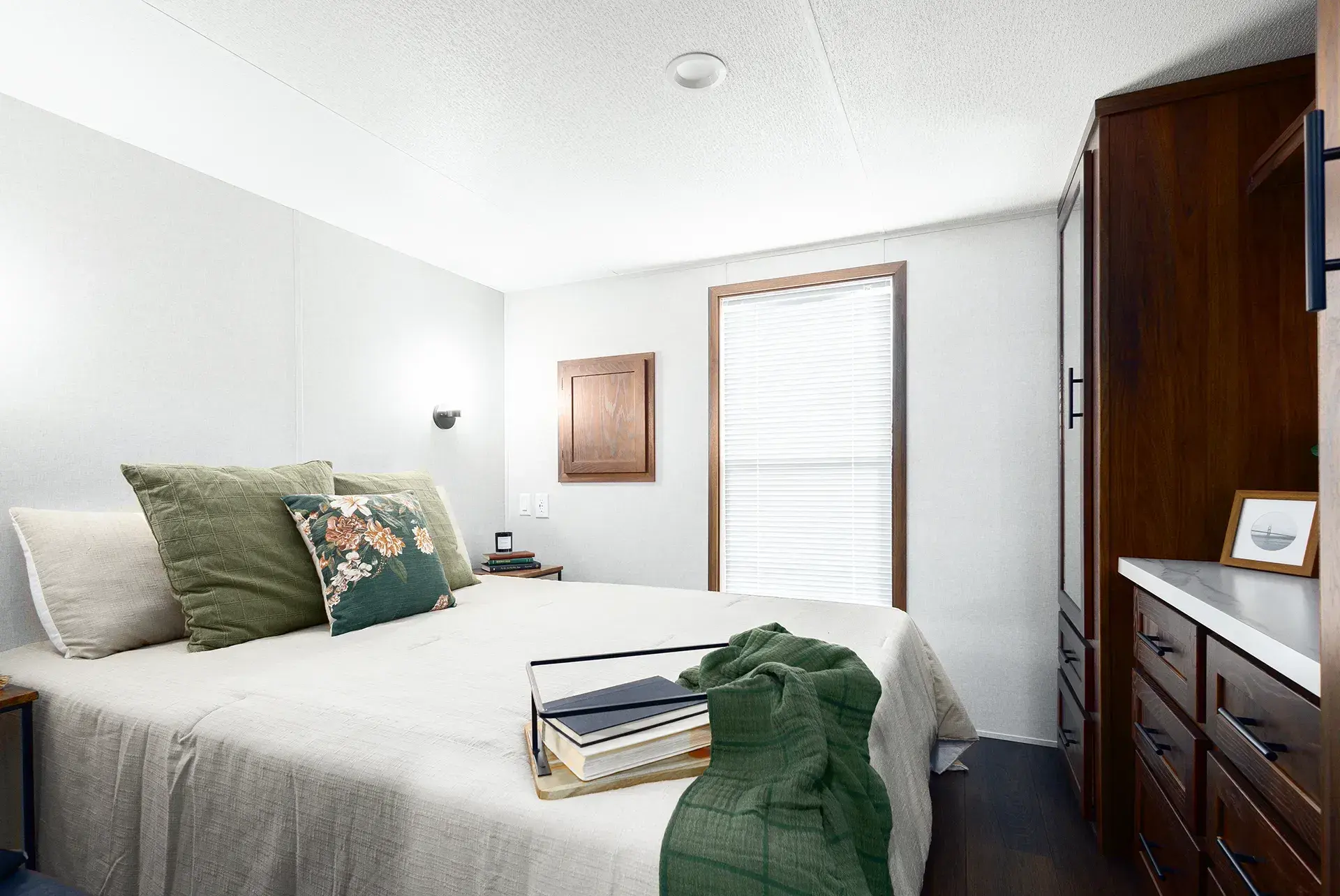 Canvas bedroom home features