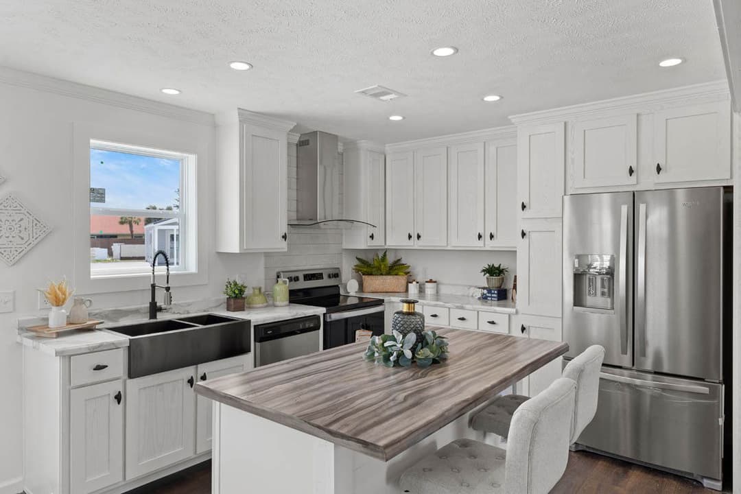 Venice kitchen home features