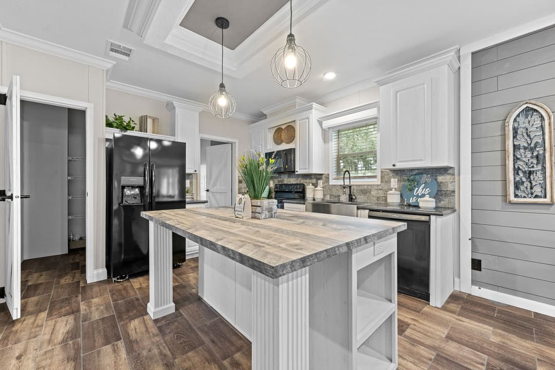 Manning hero and kitchen home features