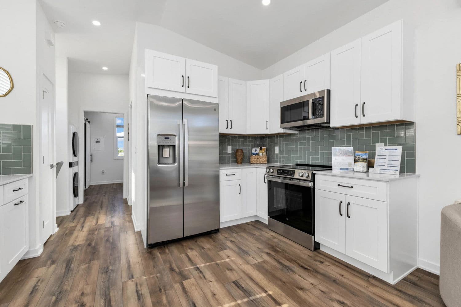 Casa blanca kitchen home features