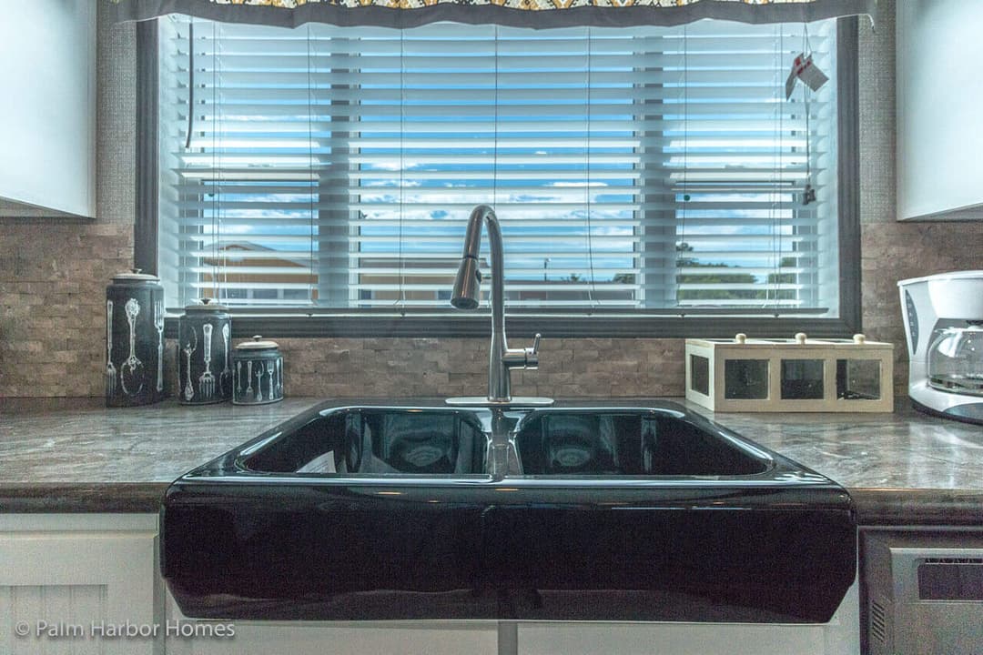 Carrington 30764c kitchen home features