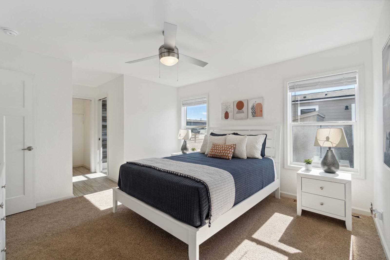 Aurora-e bedroom home features