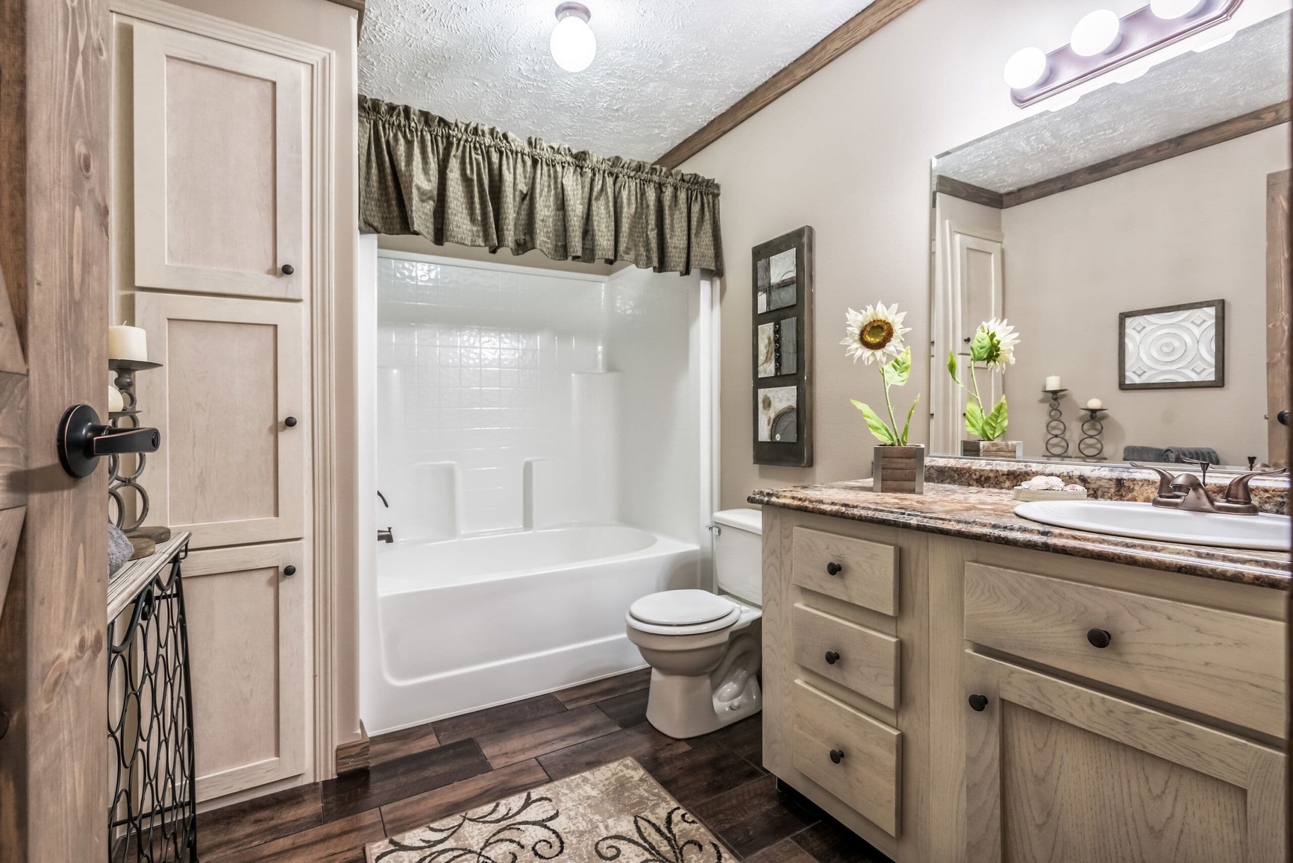 Kb-3243 bathroom home features
