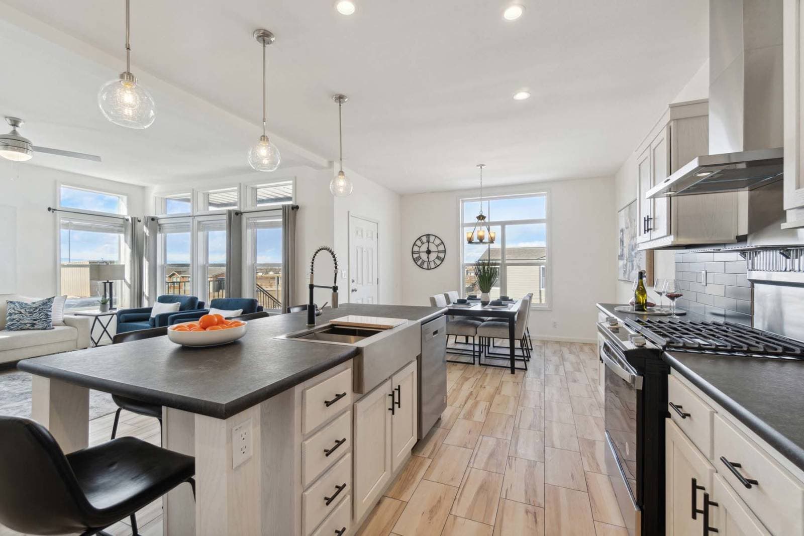 Nova-e kitchen home features