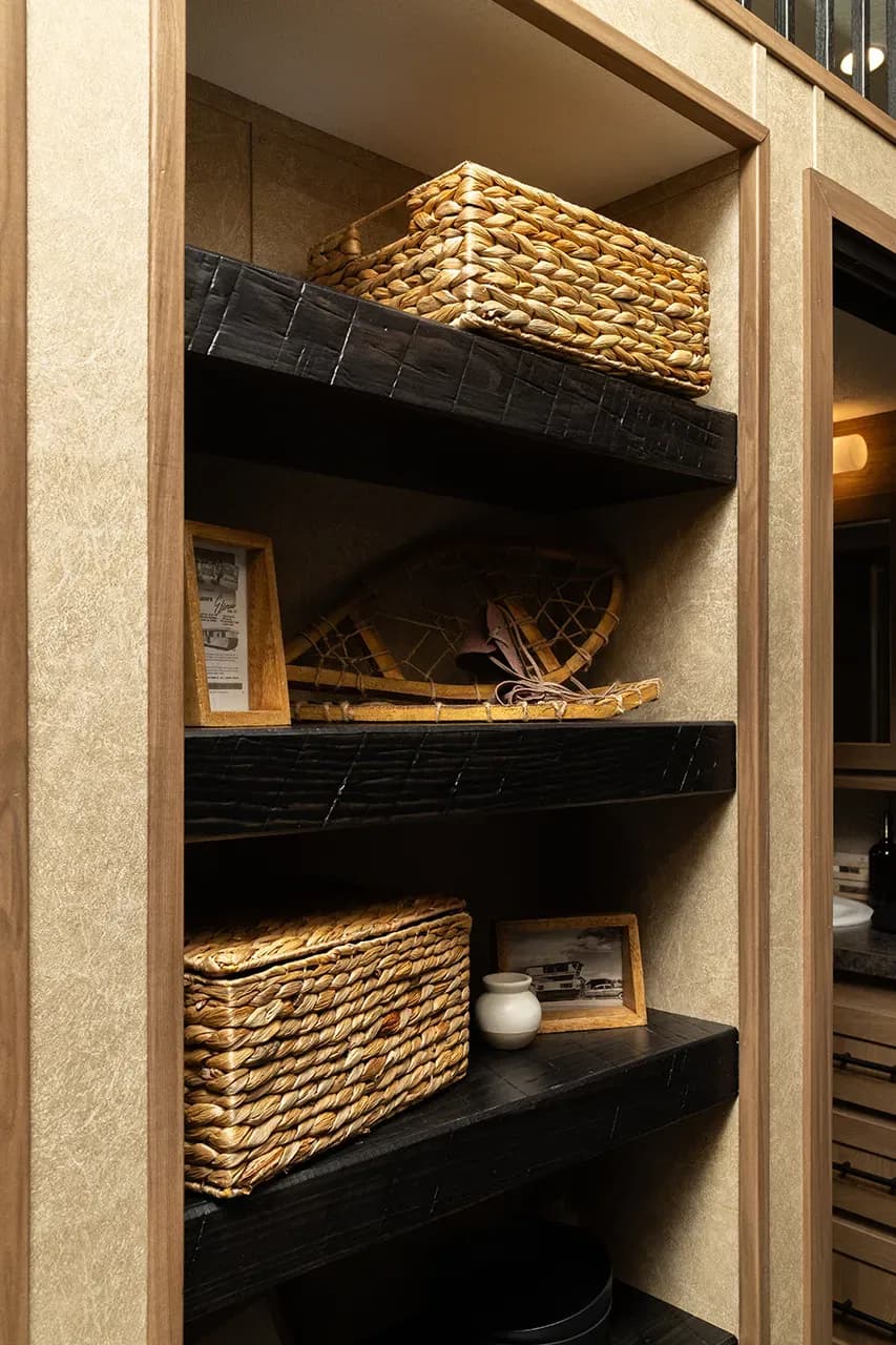 Island 5065 interior home features