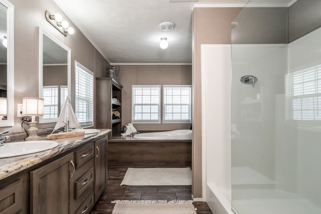 Md-44-32 housecat bathroom home features