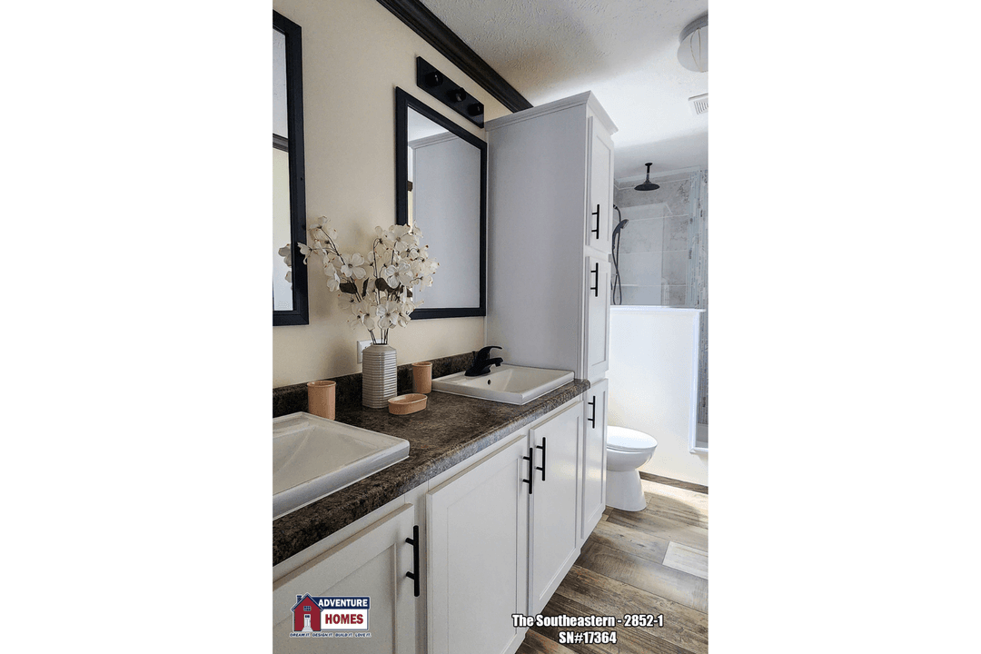Southeastern | 2852-1 bathroom home features