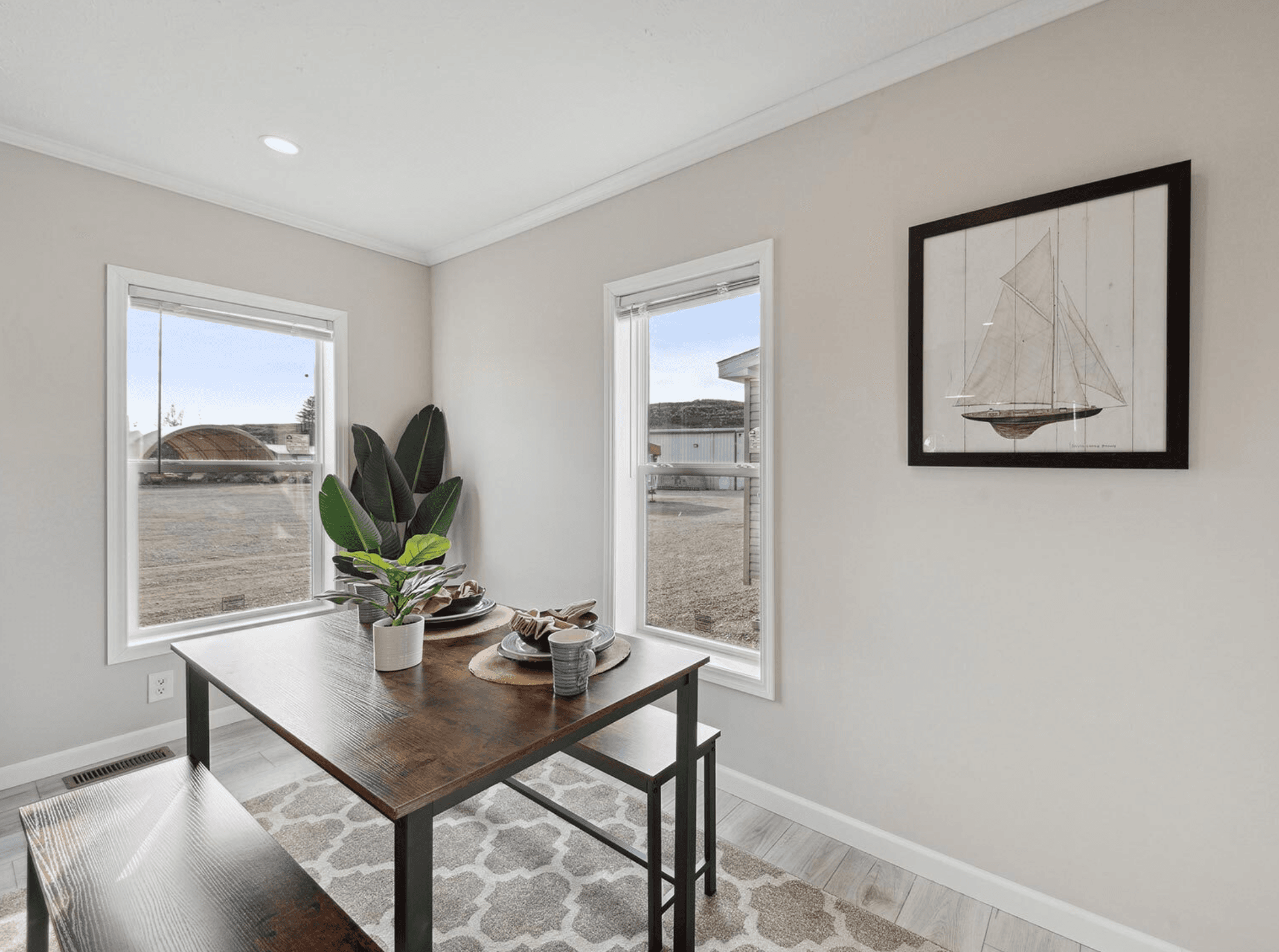 N656 interior home features