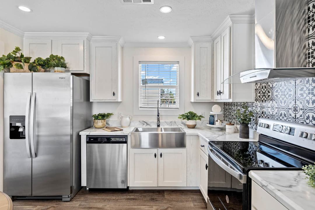 Sanibel hero and kitchen home features
