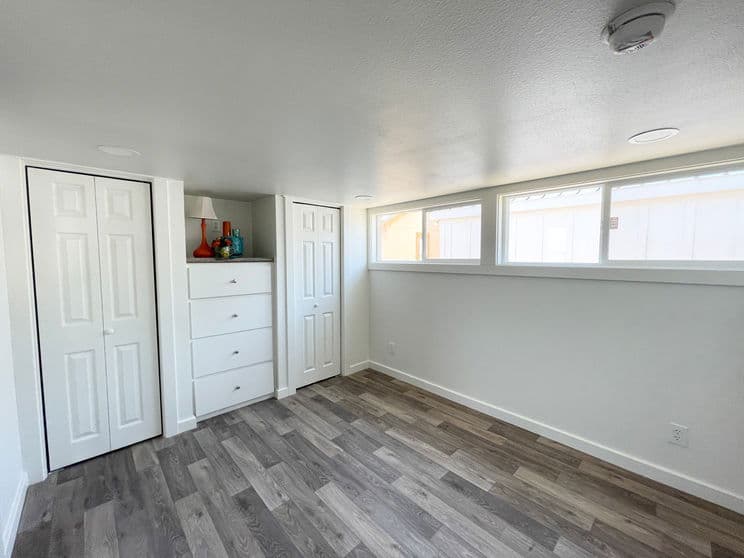 Tumbleweed bedroom home features