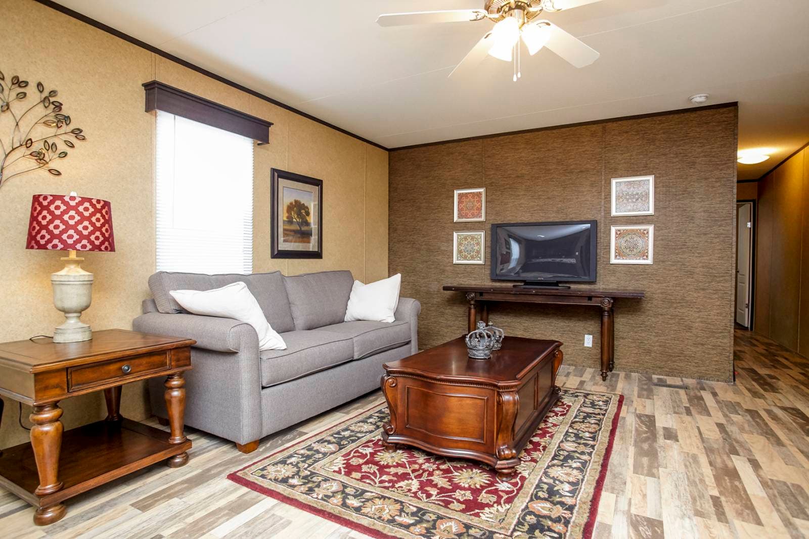 Cs1676c interior home features