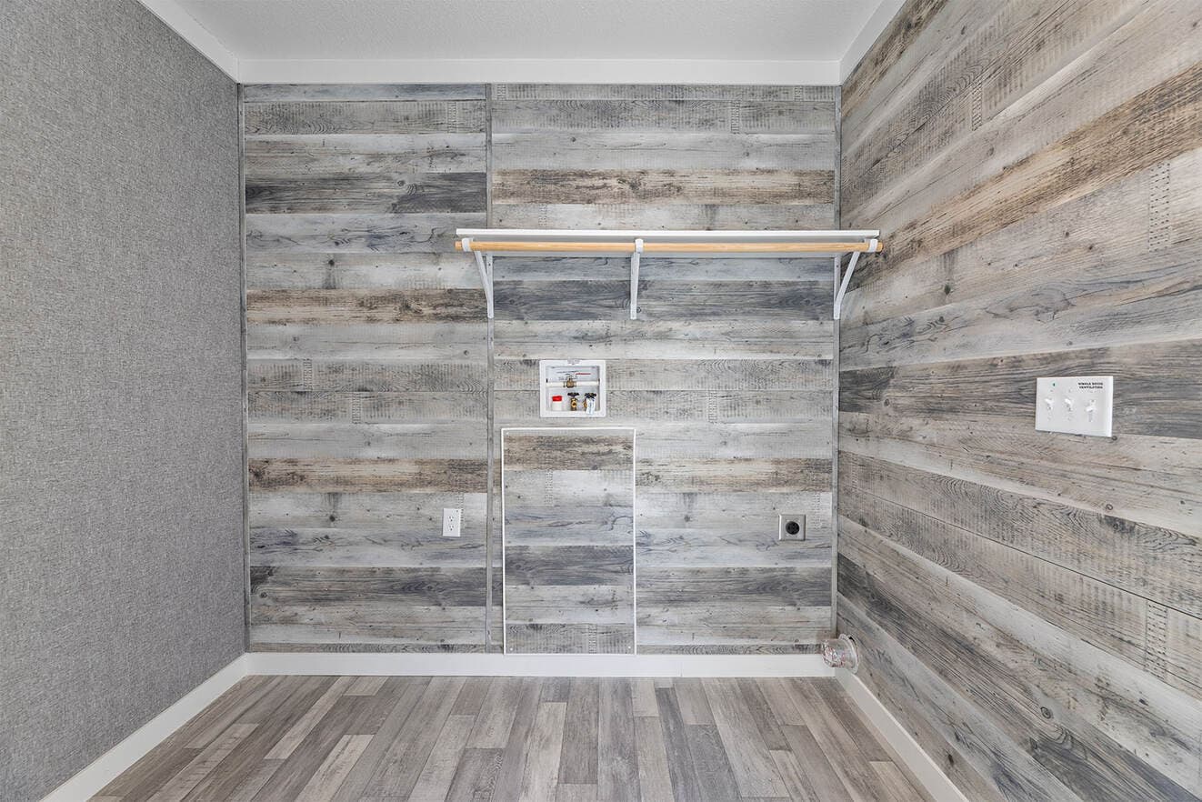 Sheridan 30483s interior home features