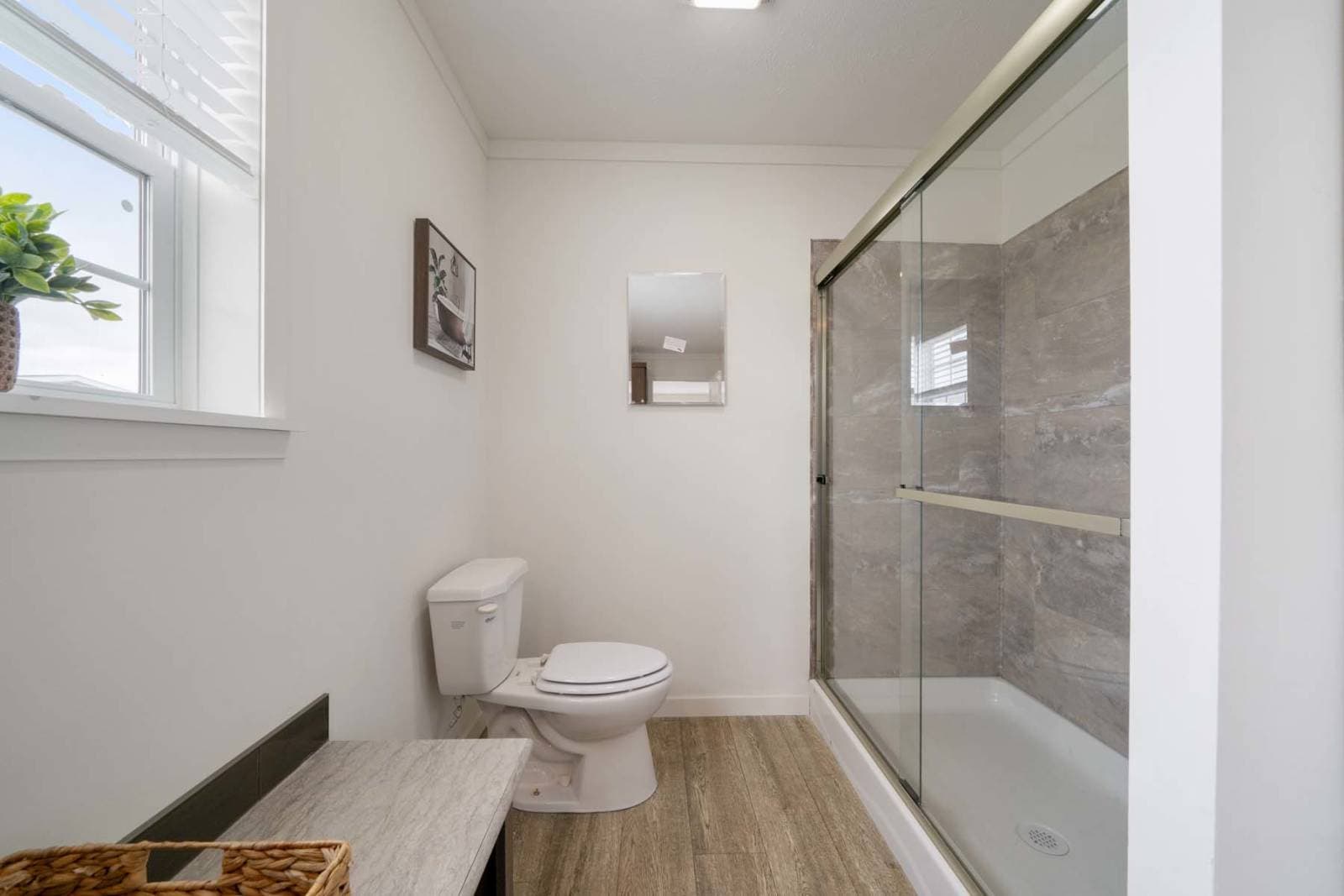 Encore bathroom home features