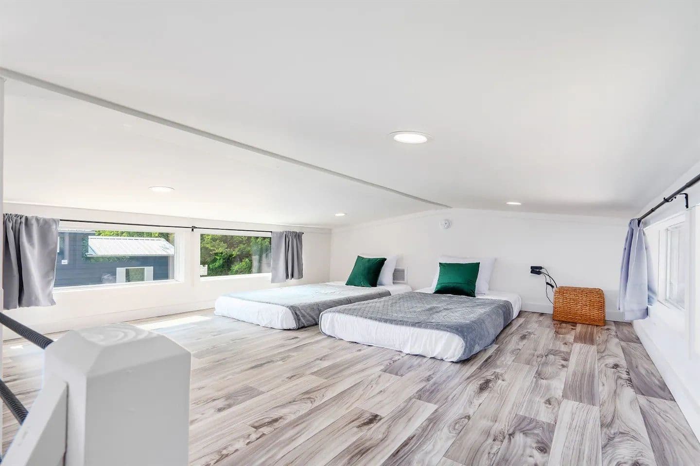 Whispering pines | 4b 100 bedroom home features