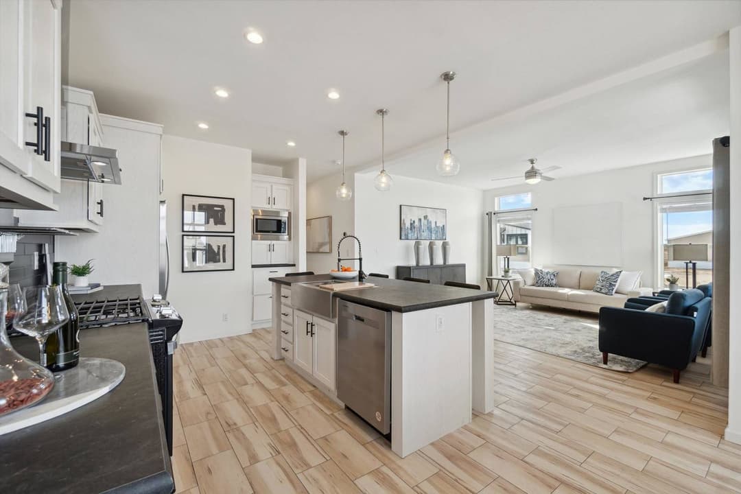 Nova-l interior home features