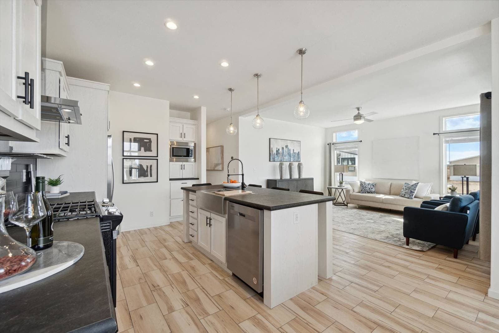 Nova-l interior home features