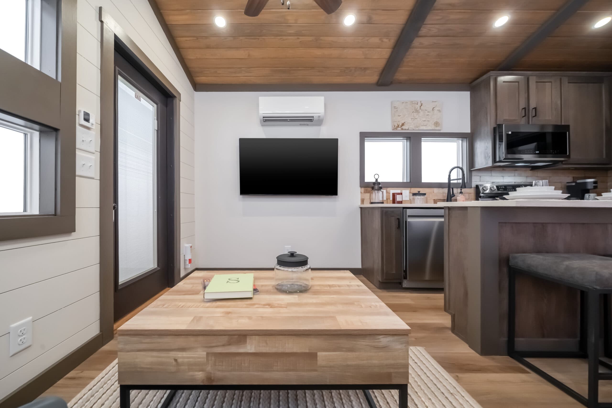 Skyway interior home features