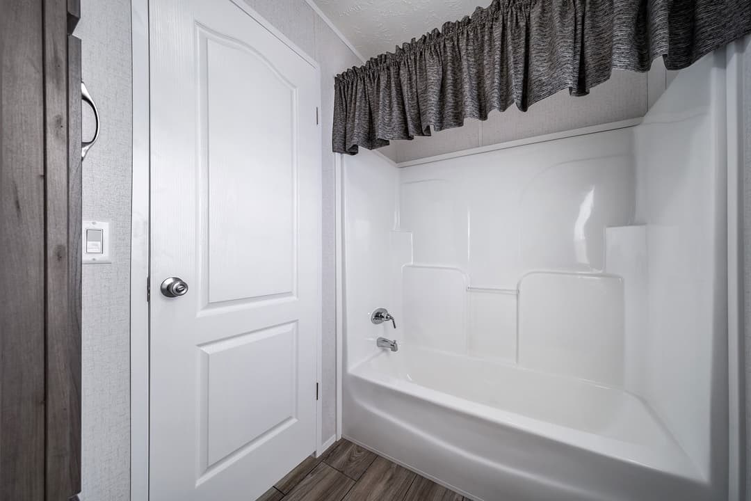 Md-41-32 bathroom home features