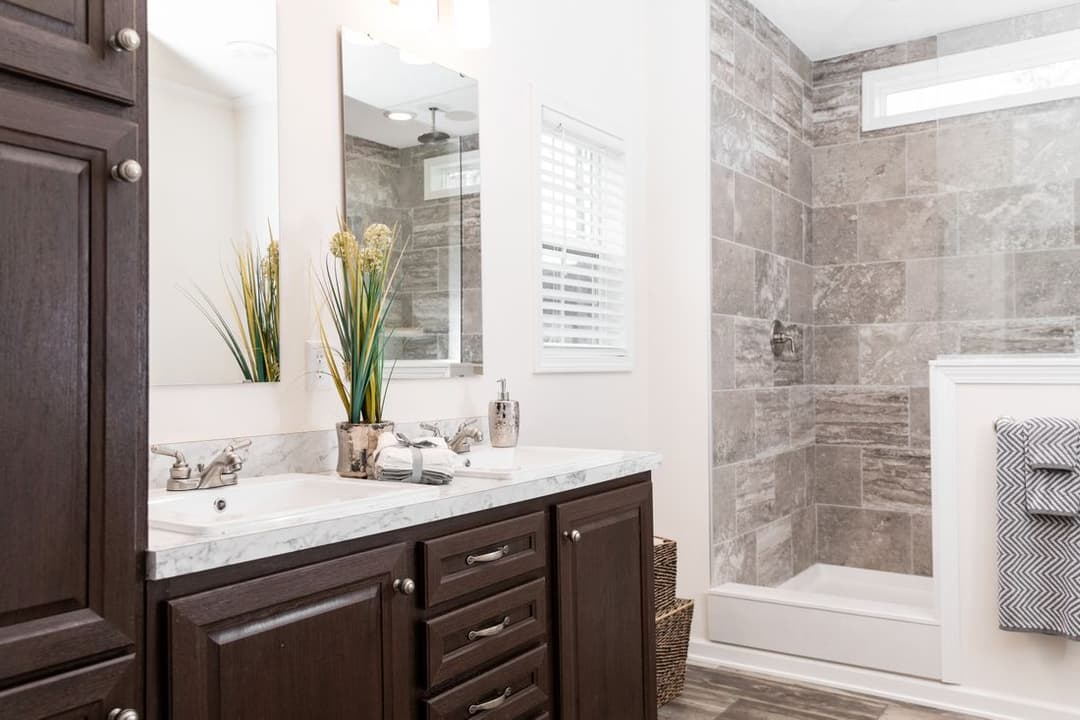 1444 carolina bathroom home features