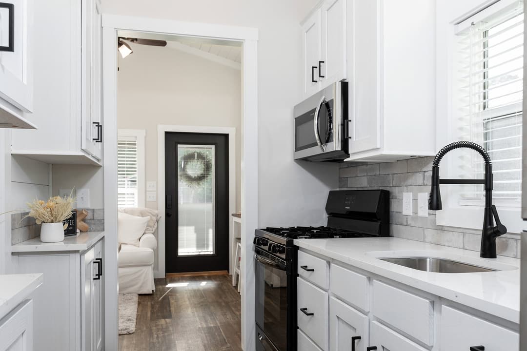 Cahaba kitchen home features